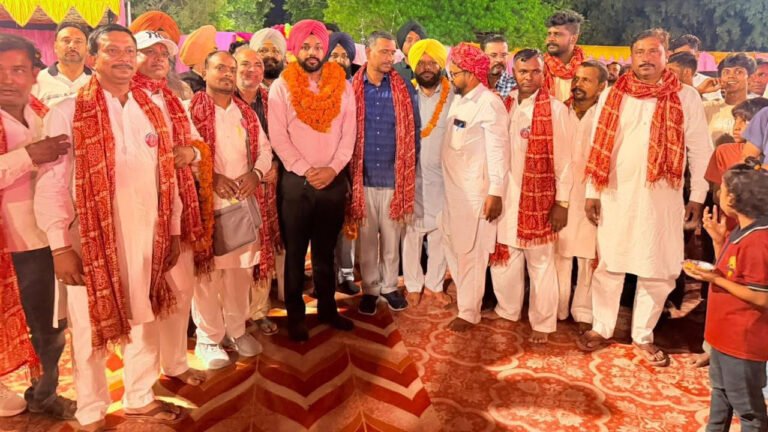Sarabjeet Singh Samana Attends Vishwakarma Puja in Sector-71 Mataur
