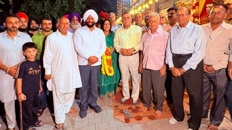 Kulwant Singh Attends Bhagwat Gyan Katha at Phase-10 Temple