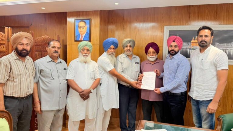 Sarabjeet Singh Samana Meets Mohali Residents Over Ward Issues
