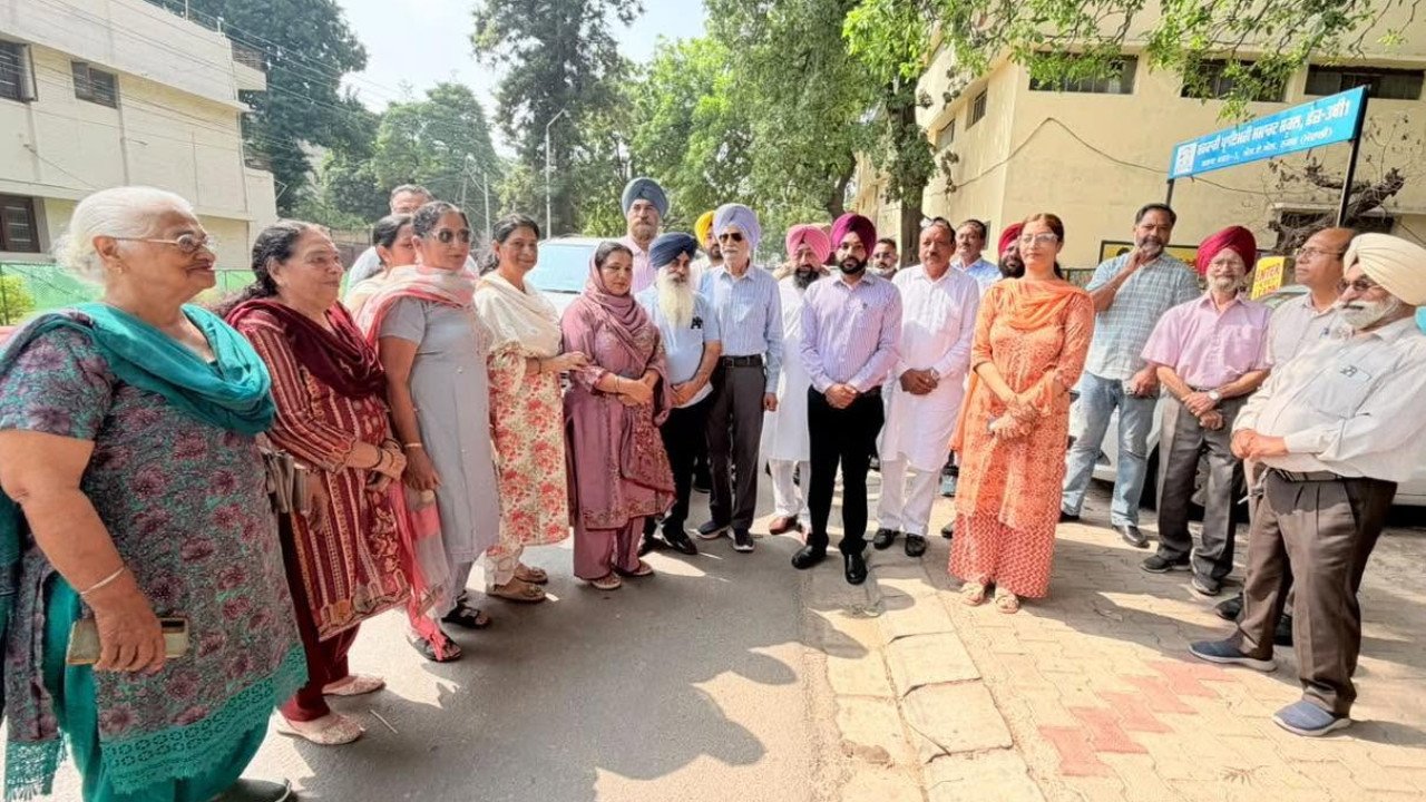 Mohali sewerage work near Gurdwara Sacha Dhan Sahib in Phase 3B1