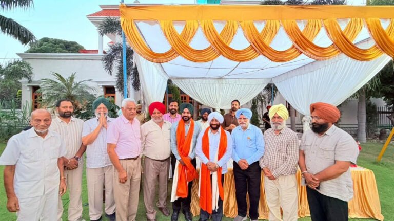 Sarabjeet Singh Samana Meets People of Mohali Sector-70
